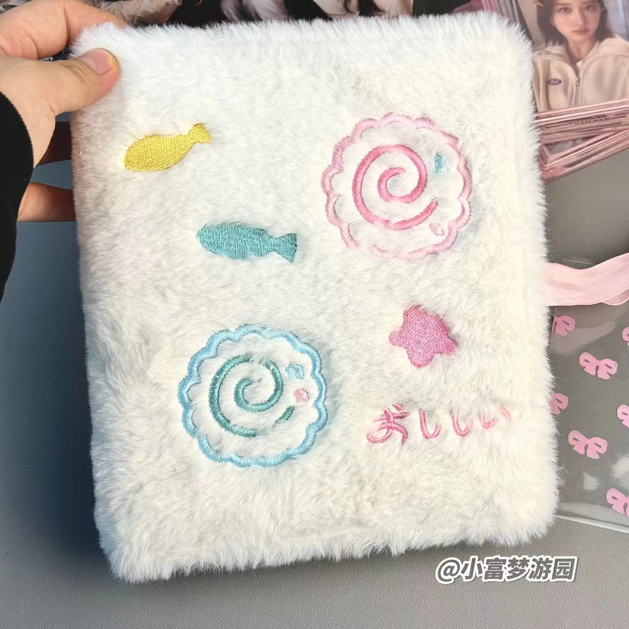 Kpop Photo Card Binder 3 Inch - Urocza pluszowa kartka na ryby książka