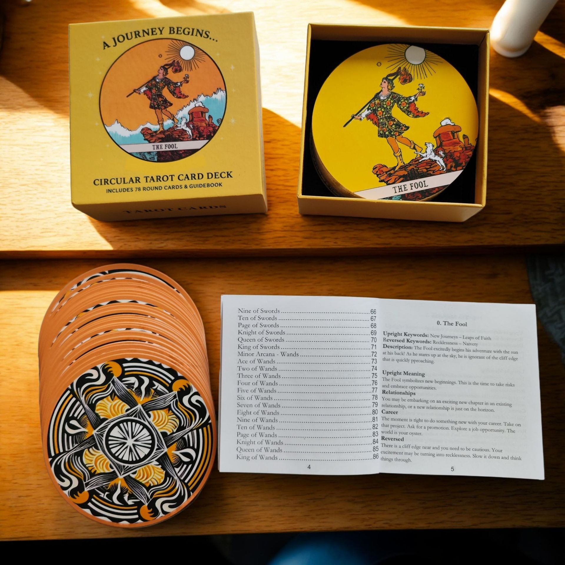 Tarot Deck With Guidebook - Okrągła talia kart tarota zawiera 78